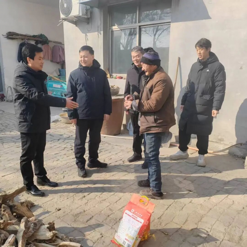 濮陽城發(fā)投集團赴幫扶村開展春節(jié)慰問活動